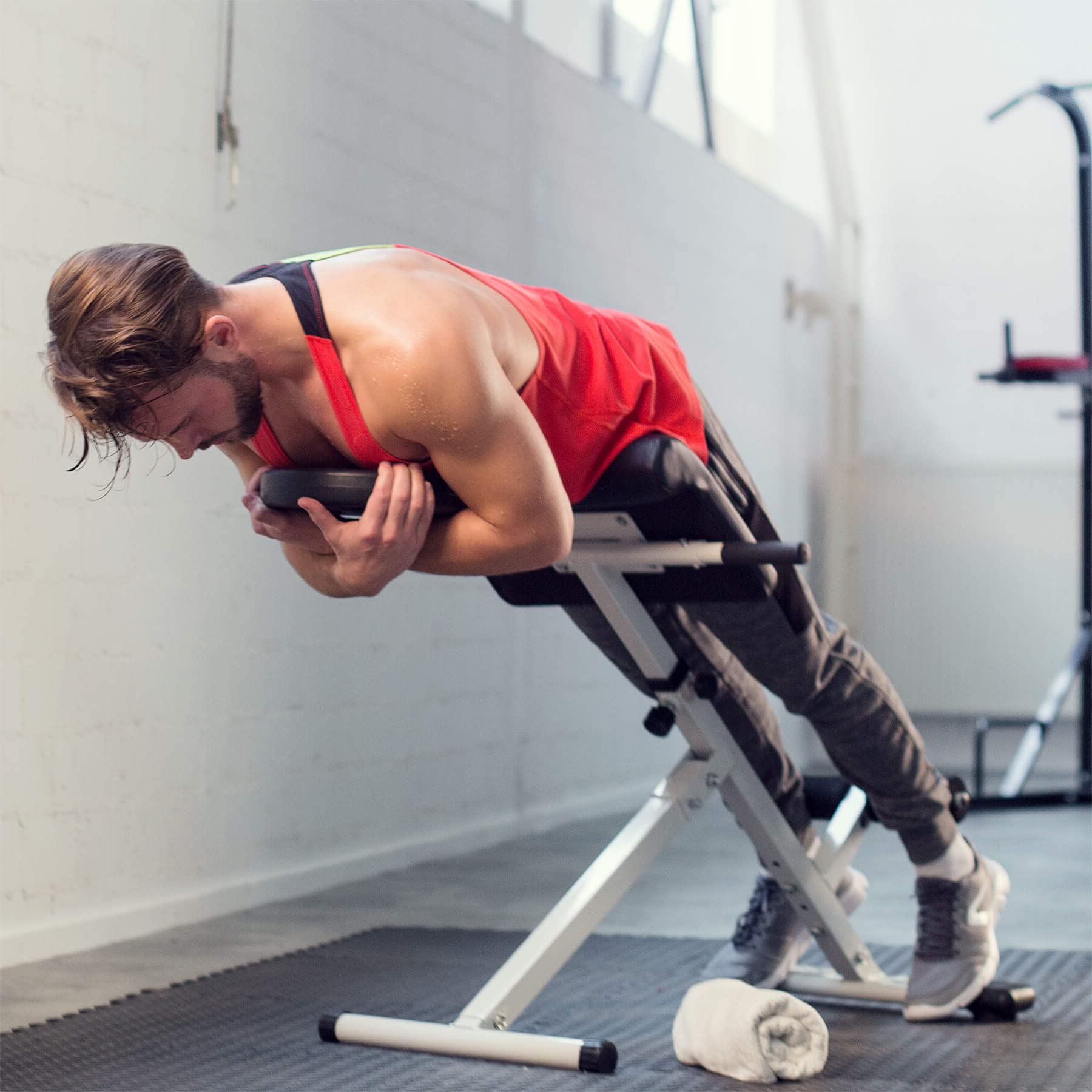 tectake® Hyperextension Trainingsbank, Hantelbank klappbar, Rückentrainer und Bauchtrainer, Bauchmuskeltrainer, gepolsterte Bank, Schrägbank für Bauch Beine Po Workout, Equipment für Home Gym